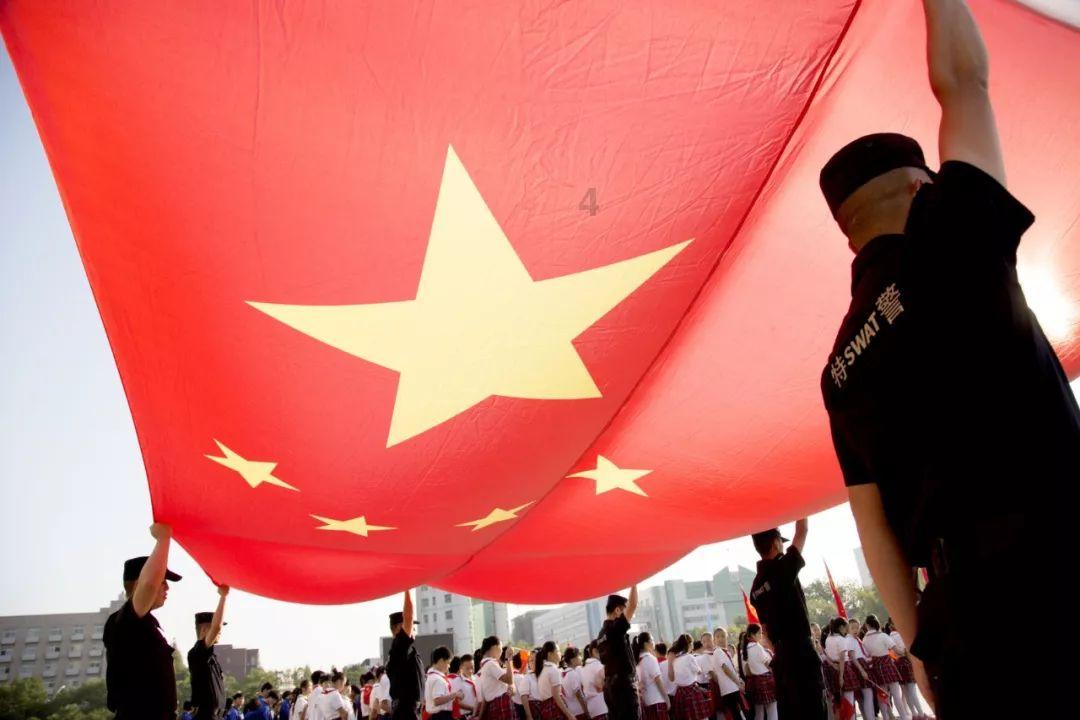 凤姐在美国近况曝光,对比留在国内的芙蓉姐姐,两人差距各不相同