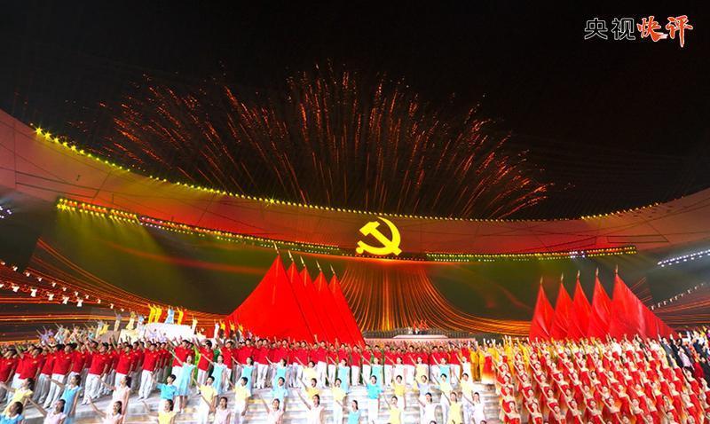 淮海战役庆功宴,一纵队副司令当众掀翻酒桌,邓公笑道:随他去吧