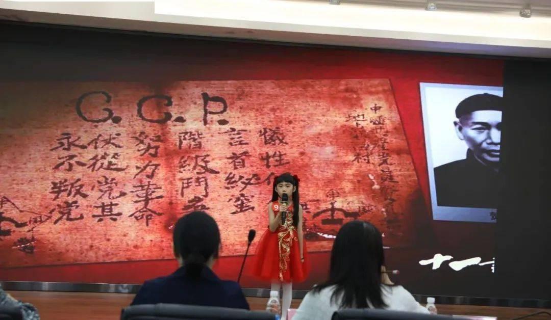 大禹治水,是坐上船挖泥,还是泡在水里挖泥