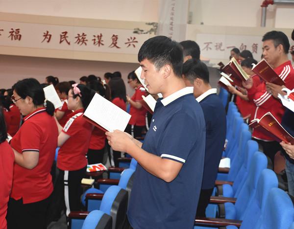 小红从小养成了热爱劳动修改病句游戏画面